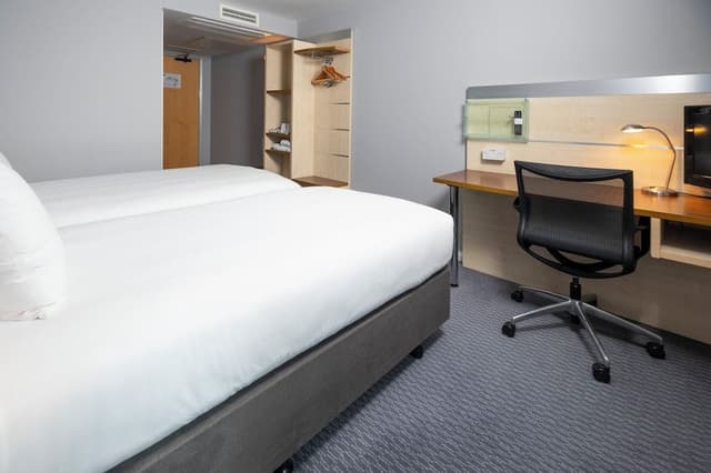 Standard Room, 2 Twin Beds (Free Hot Breakfast)