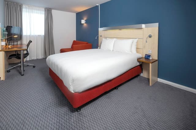 Standard Room, 1 King Bed (Free Hot Breakfast)