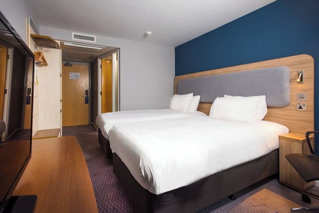 Standard Room, 1 King Bed, Accessible (Free Hot Breakfast)