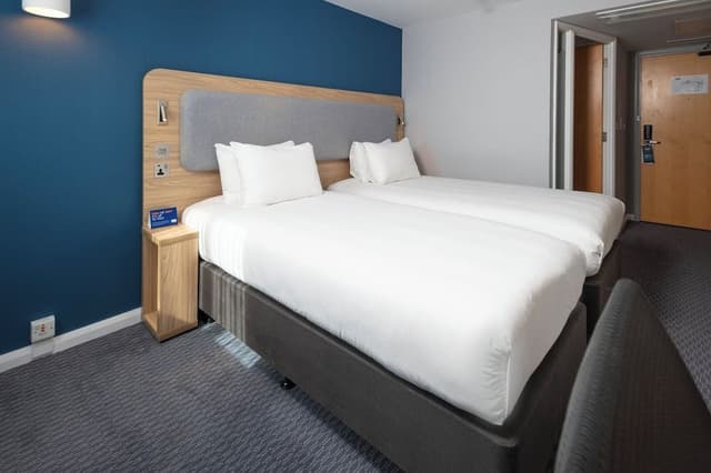 Standard Room, 2 Twin Beds (Free Hot Breakfast)