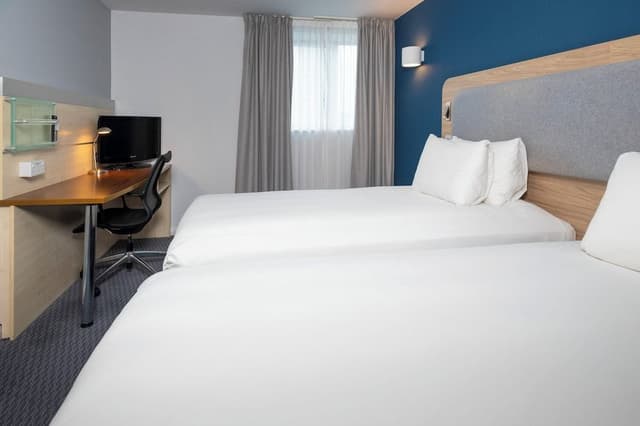 Standard Room, 2 Twin Beds (Free Hot Breakfast)