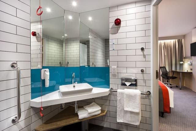 Standard Room, 2 Twin Beds, Accessible (with Free Hot Breakfast)