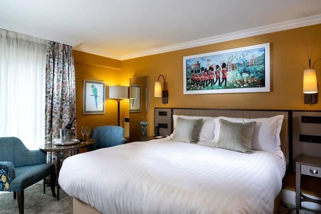 Standard Room, 1 Queen Bed, City View (Park Wing Classic)