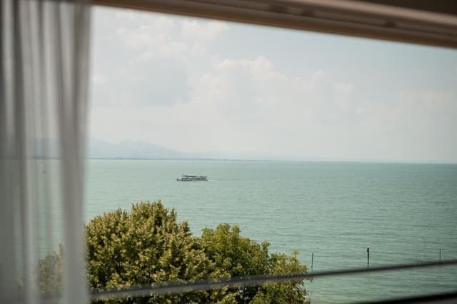 Junior Suite with Lake View