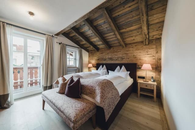 Deluxe Suite with Fireplace 105
