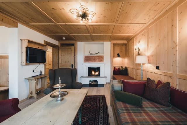 Deluxe Suite with Fireplace 105