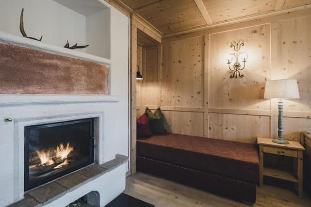 Deluxe Suite with Fireplace 105