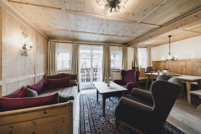 Deluxe Suite with Fireplace 105