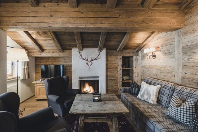 Deluxe Suite with Fireplace 95