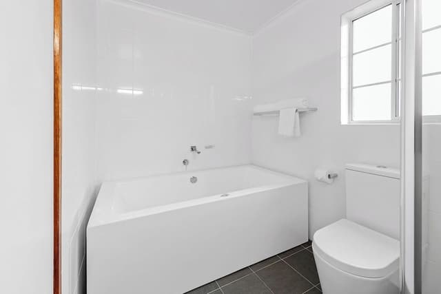 Deluxe Queen Spa Suite
