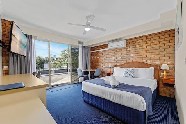 Poolside Family Suite
