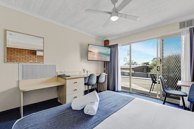 Poolside Family Suite
