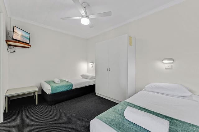 Poolside Family Suite
