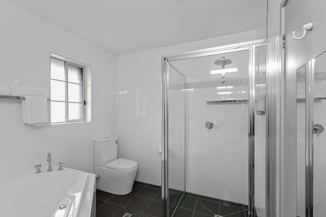 Deluxe Queen Spa Suite