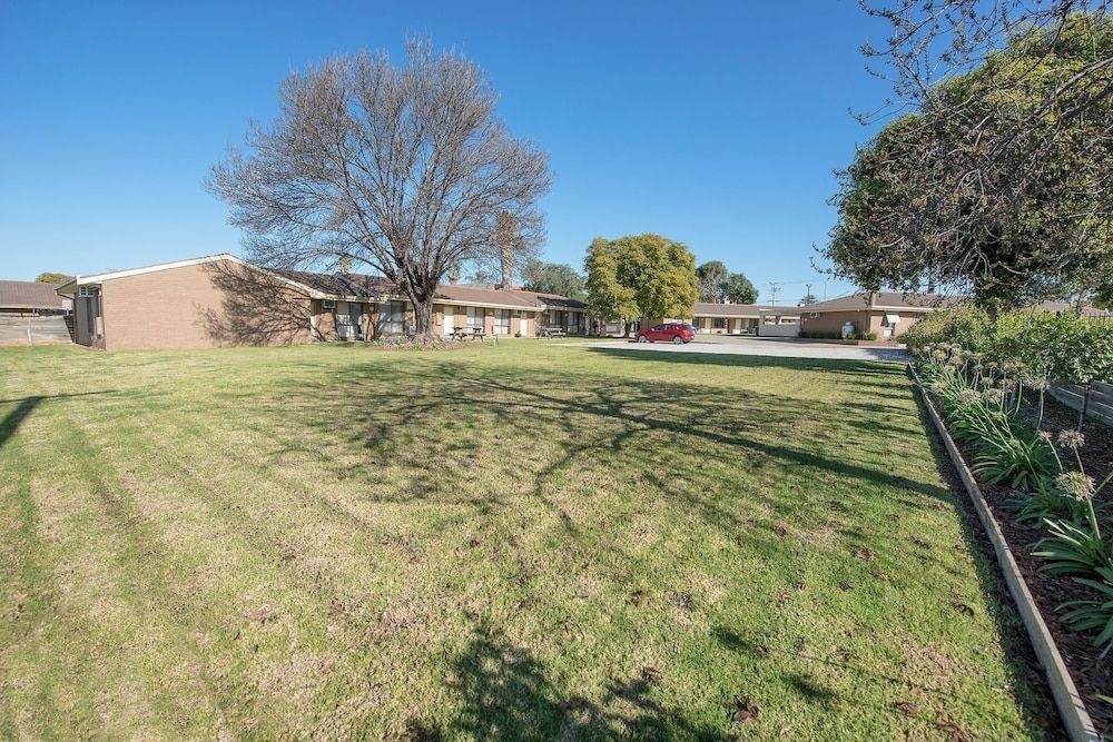 Jacaranda Motel & Holiday Units2