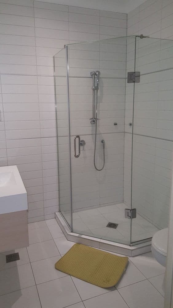 Deluxe Studio, Jetted Tub