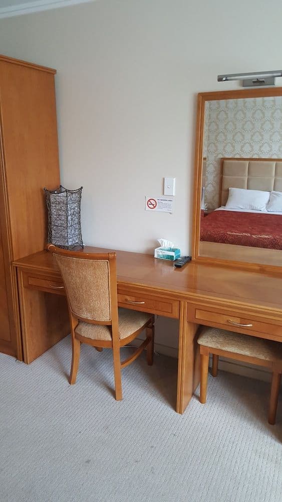Deluxe Studio, Jetted Tub