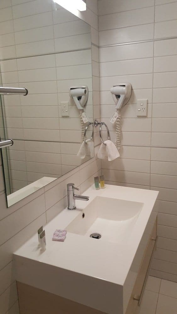 Deluxe Studio, Jetted Tub