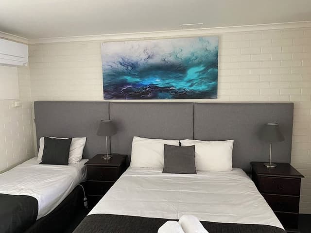 Large Family Suite (Double and 3 Singles)