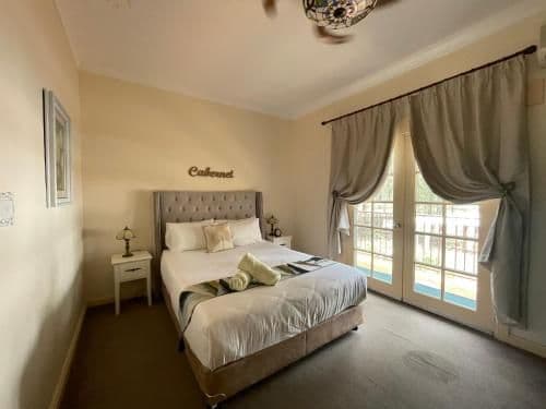 Deluxe Queen Suite
