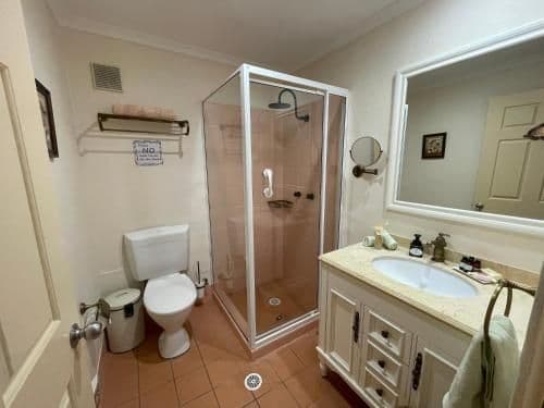 Deluxe Queen Suite