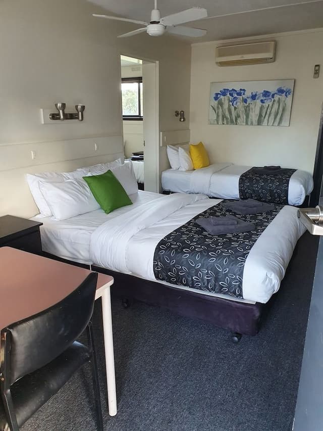Family Room, Multiple Beds