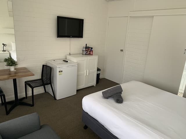 Budget Queen Room