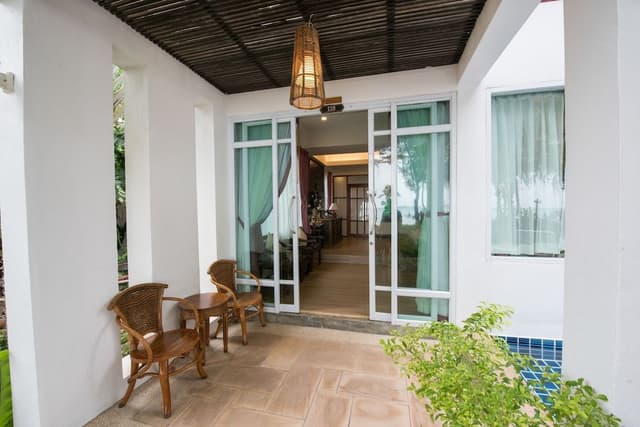 Villa, Beachside