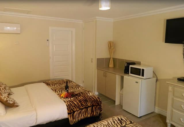 Twin Room with Breakfast