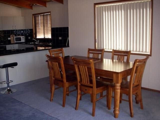 Cottage (Real McCoy)