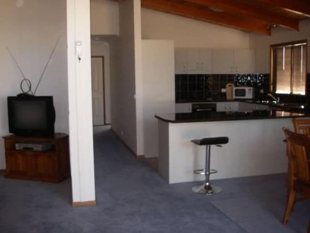 Cottage (Real McCoy)
