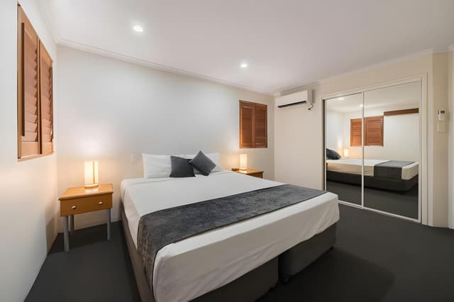 Deluxe Three-Bedroom Apartment