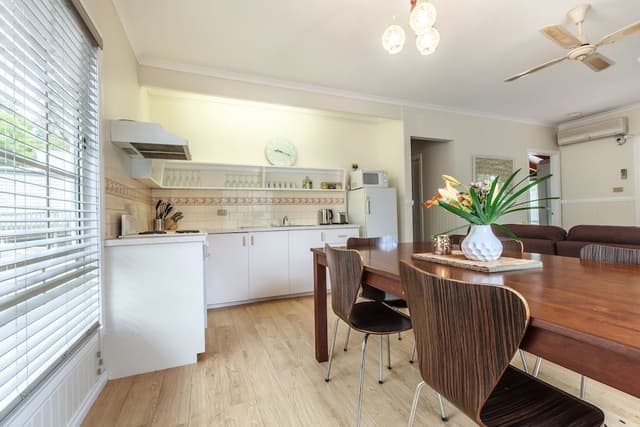 Elite Cottage, 2 Bedrooms, Fireplace, Garden View