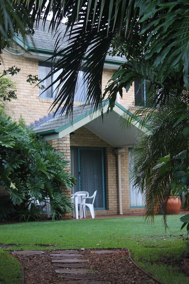Townhouse Two Bedrooms - One Queen & Two Single Beds