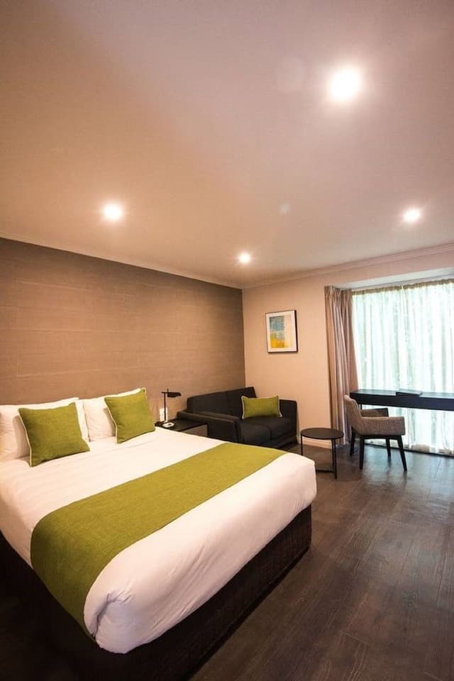 Premium Queen Suite