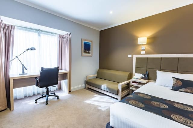 Premium Queen Suite