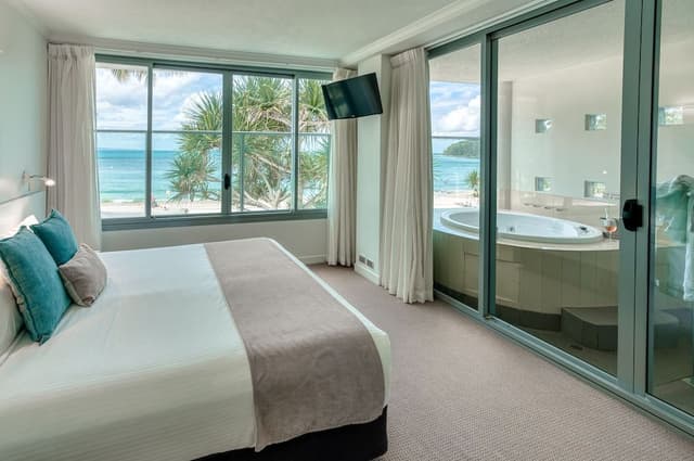 One Bedroom Beachfront Spa