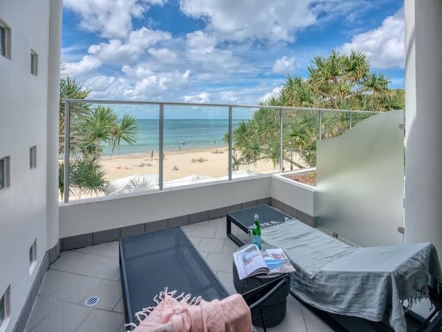 One Bedroom Beachfront Spa