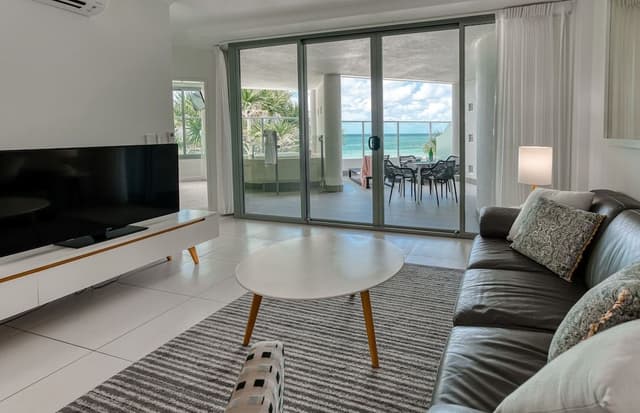 One Bedroom Beachfront Spa
