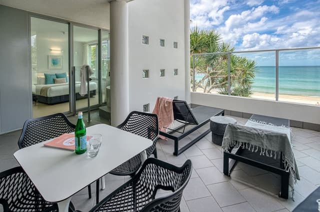 One Bedroom Beachfront Spa