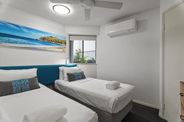2 Bedroom Beachfront with Courtyard