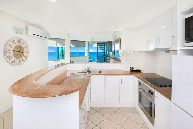 2 Bedroom Beachfront with Rooftop