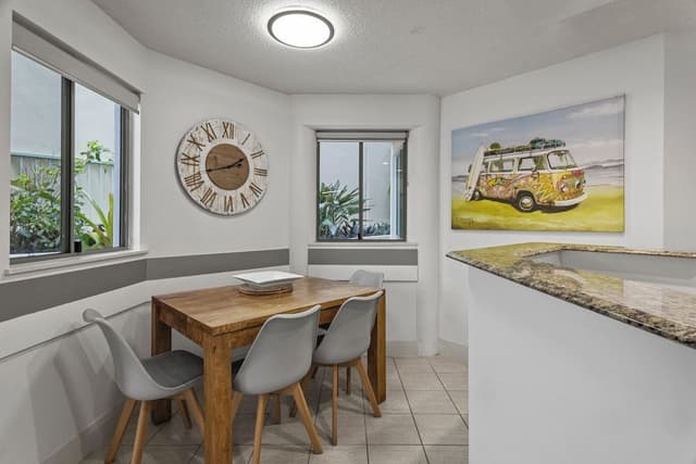 2 Bedroom Beachfront with Courtyard