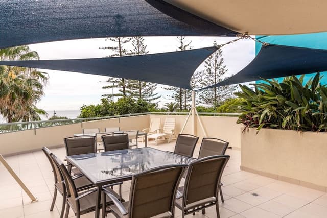 2 Bedroom Beachfront with Courtyard