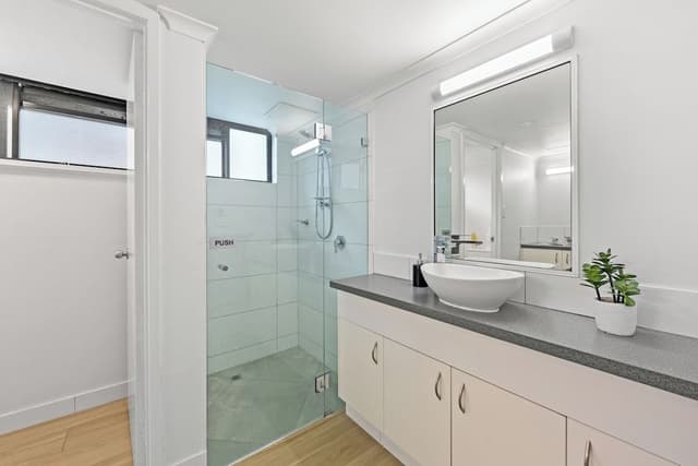 2 Bedroom Apartment, Filtered Ocean View