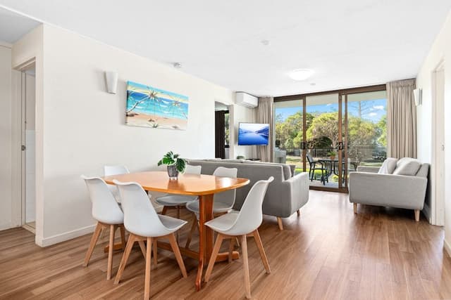 2 Bedroom Apartment, Filtered Ocean View