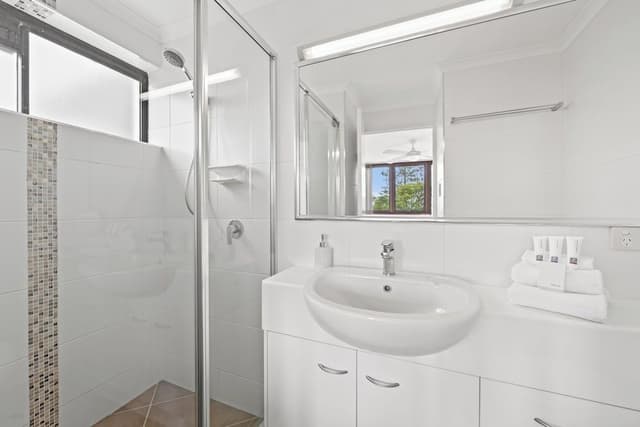 2 Bedroom Apartment, Filtered Ocean View
