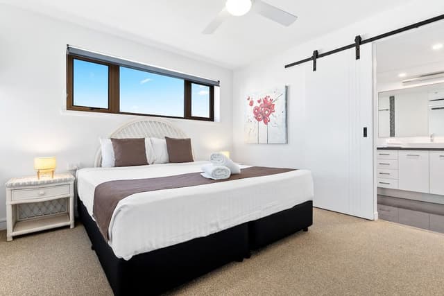 2 Bedroom Apartment, Full Ocean Views