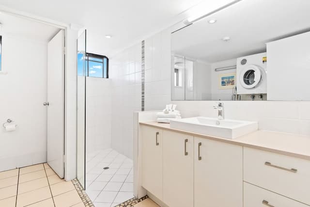 2 Bedroom Apartment, Full Ocean Views