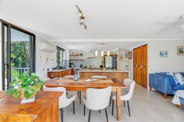 Deluxe Two Bedroom Ocean View Apartment - Top Floor
